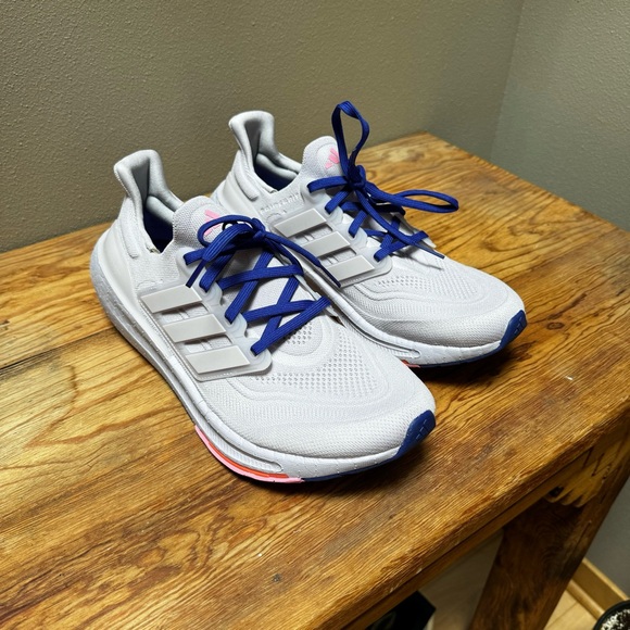 NWOB ADIDAS ultraboost light trainers - Picture 2 of 8